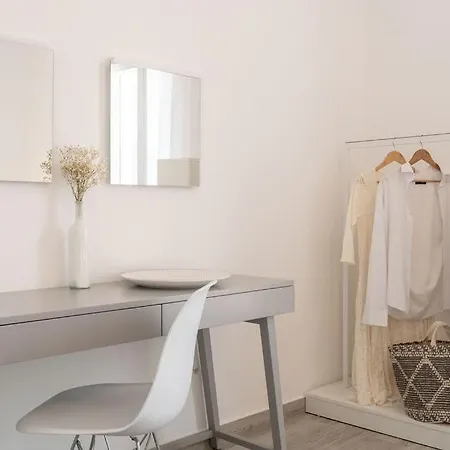 Vila Makrilis By The Collector *