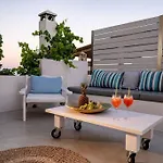 فيلة Makrilis *